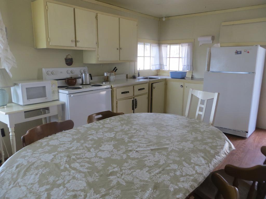 מלון Gore Bay Lake Wolsey Cabins מראה חיצוני תמונה