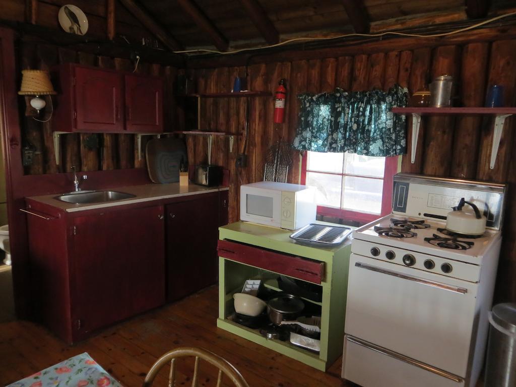מלון Gore Bay Lake Wolsey Cabins מראה חיצוני תמונה