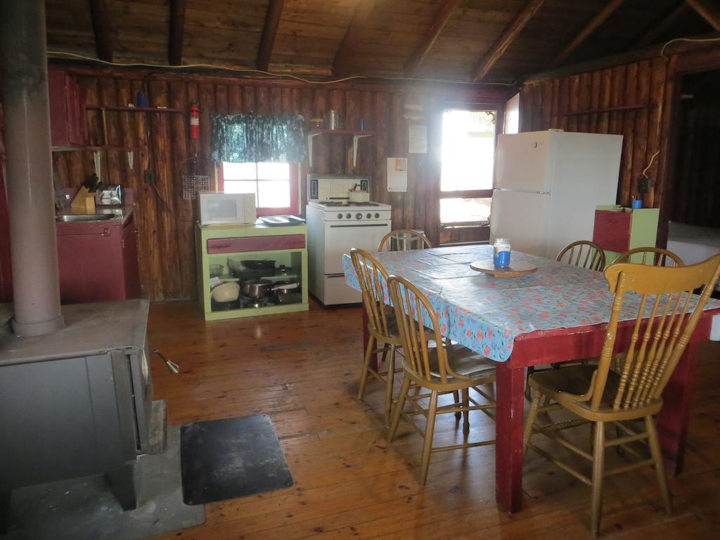 מלון Gore Bay Lake Wolsey Cabins מראה חיצוני תמונה