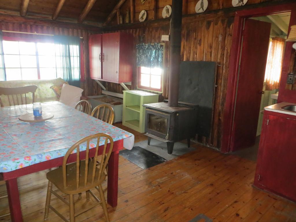 מלון Gore Bay Lake Wolsey Cabins חדר תמונה