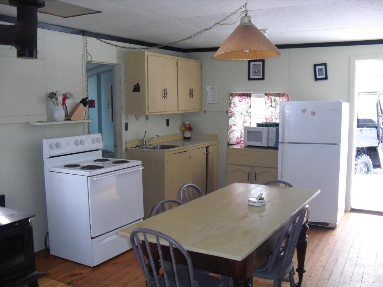 מלון Gore Bay Lake Wolsey Cabins מראה חיצוני תמונה