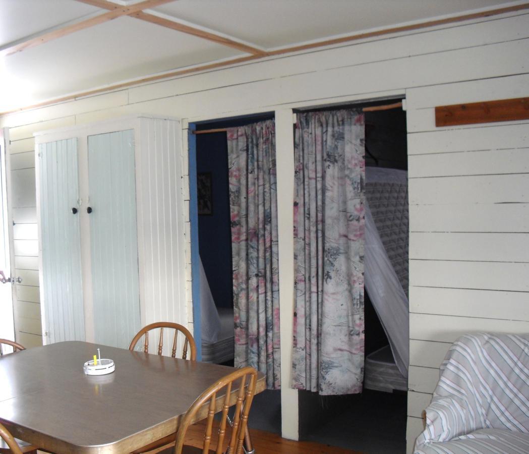 מלון Gore Bay Lake Wolsey Cabins מראה חיצוני תמונה